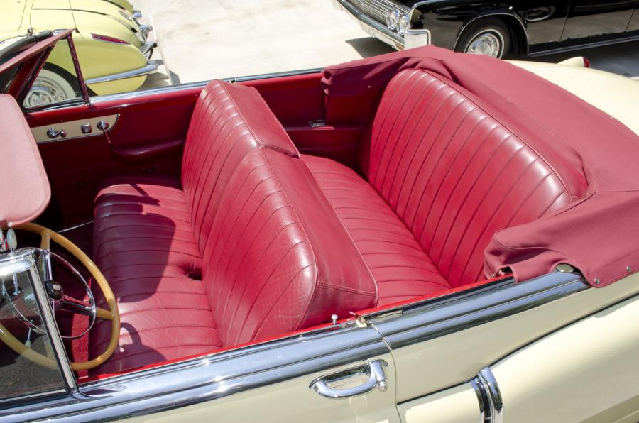  Cadillac Series 62 Convertible 1950 года  (фото 7 из 26)